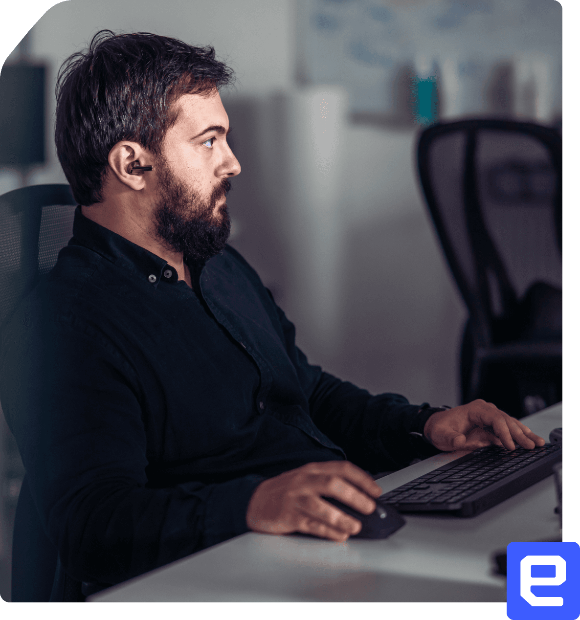 IT Engine engineer working at a desk